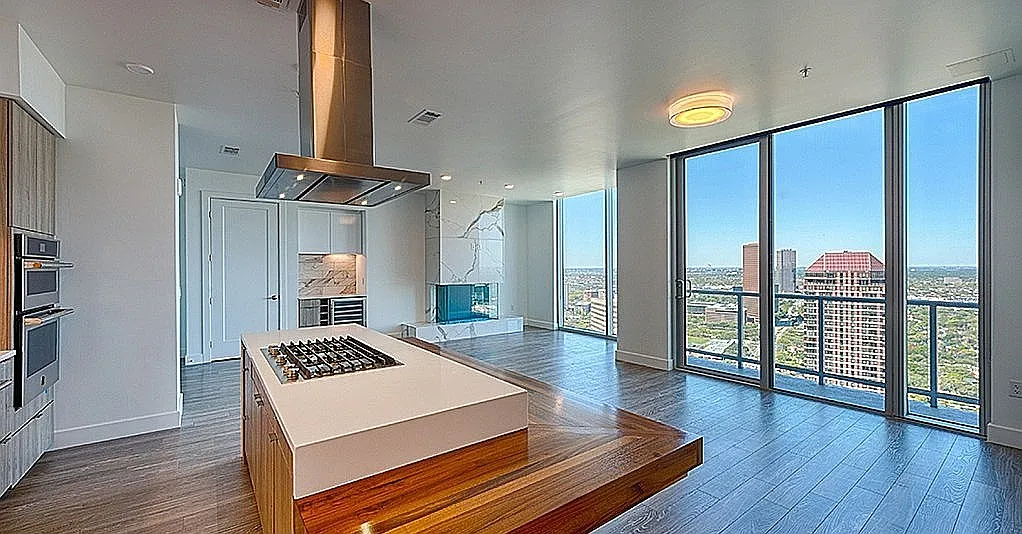 2 bed, 2.0 bath, 1400 sqft, $4,000 — Photo 2