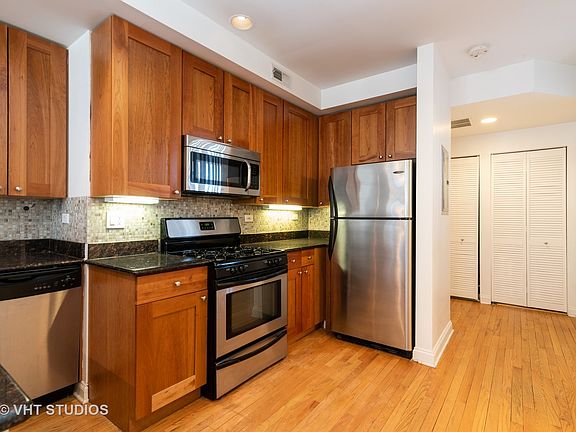 3rd image of 6300 N Claremont Ave APT 2