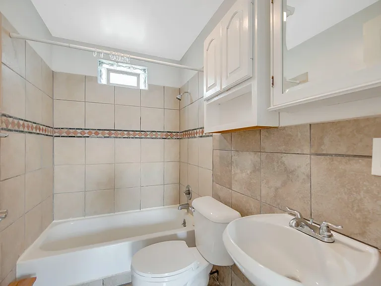 2600 University Ave NE #2 — Photo 3