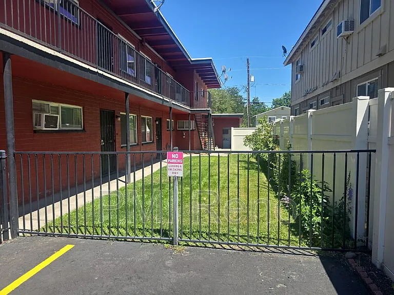 780 Lander St #5 — Photo 2