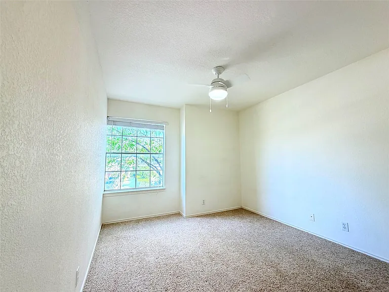 9802 Copper Creek Dr — Photo 33