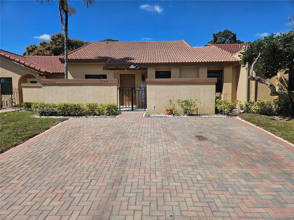 17914 NW 66th Court Cir, Hialeah, FL 33015