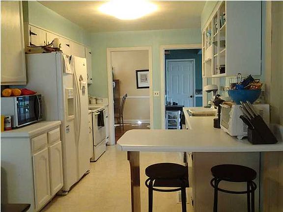 5th image of 1239 W Fairfax Dr