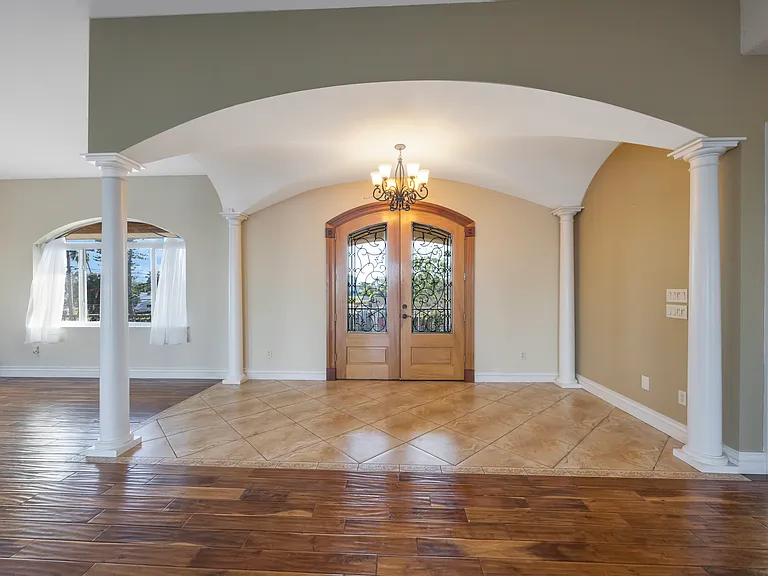 736 Pruitt Dr — Photo 2