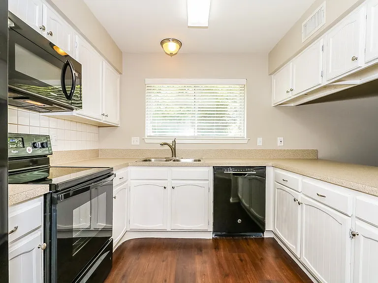 1113 Heiden Ct — Photo 8
