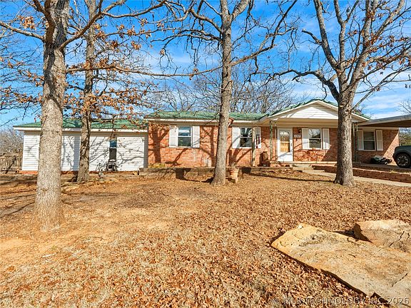 2nd image of 120 Oakwood