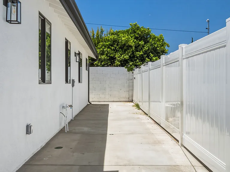 19008 Hartland St #913S38 — Photo 15