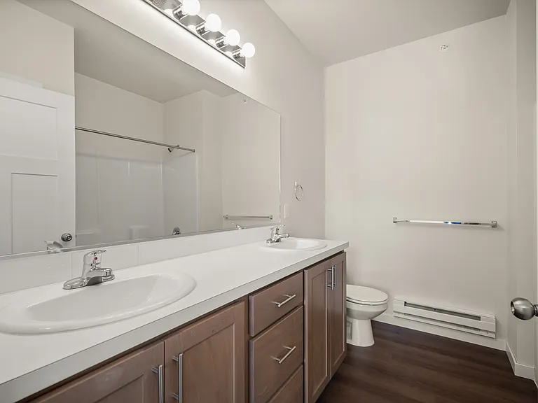 Rivers Edge Apartments — Photo 98