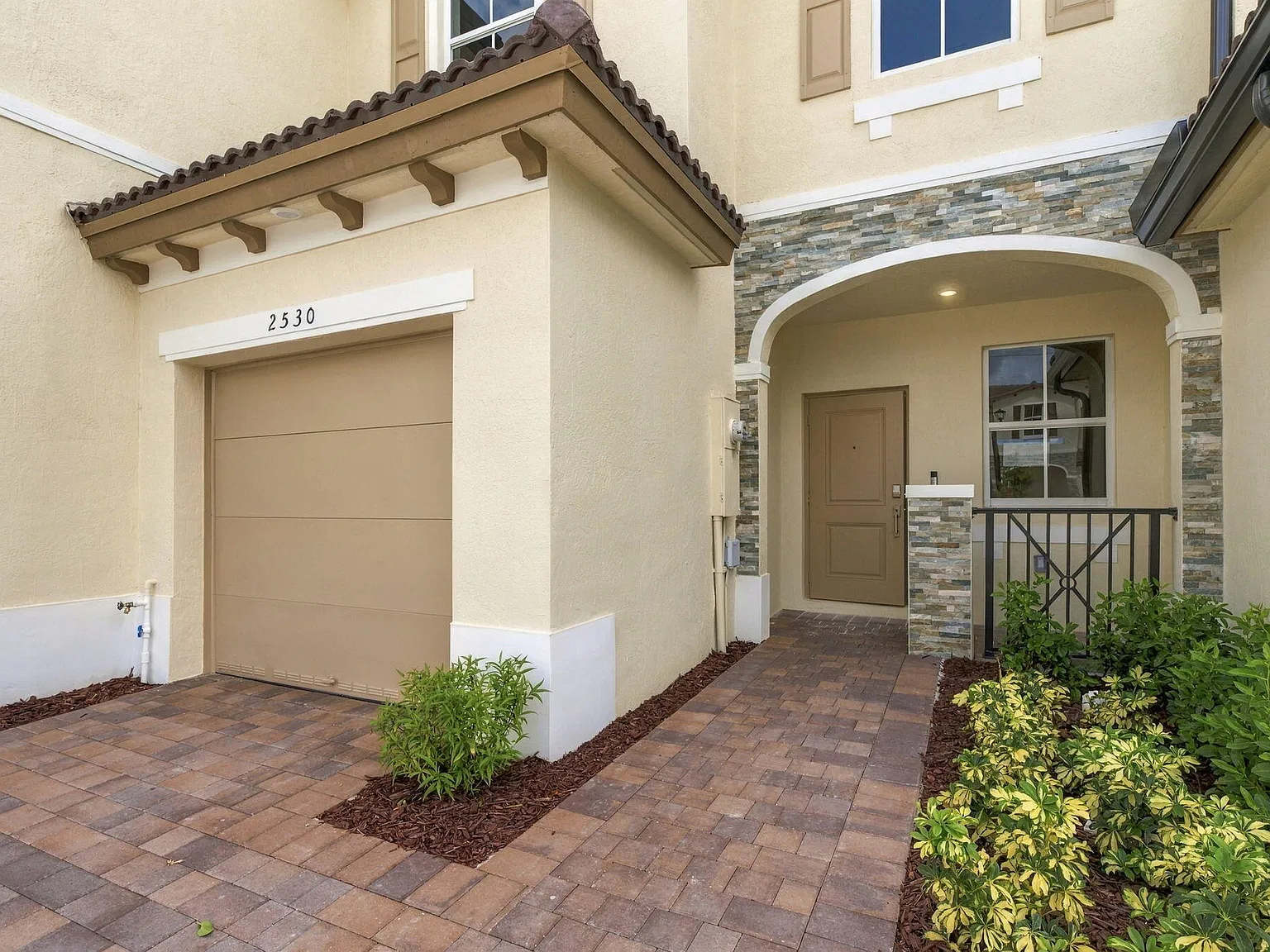 3 bed, 2.5 bath, 1443 sqft, $2,650 — Photo 2