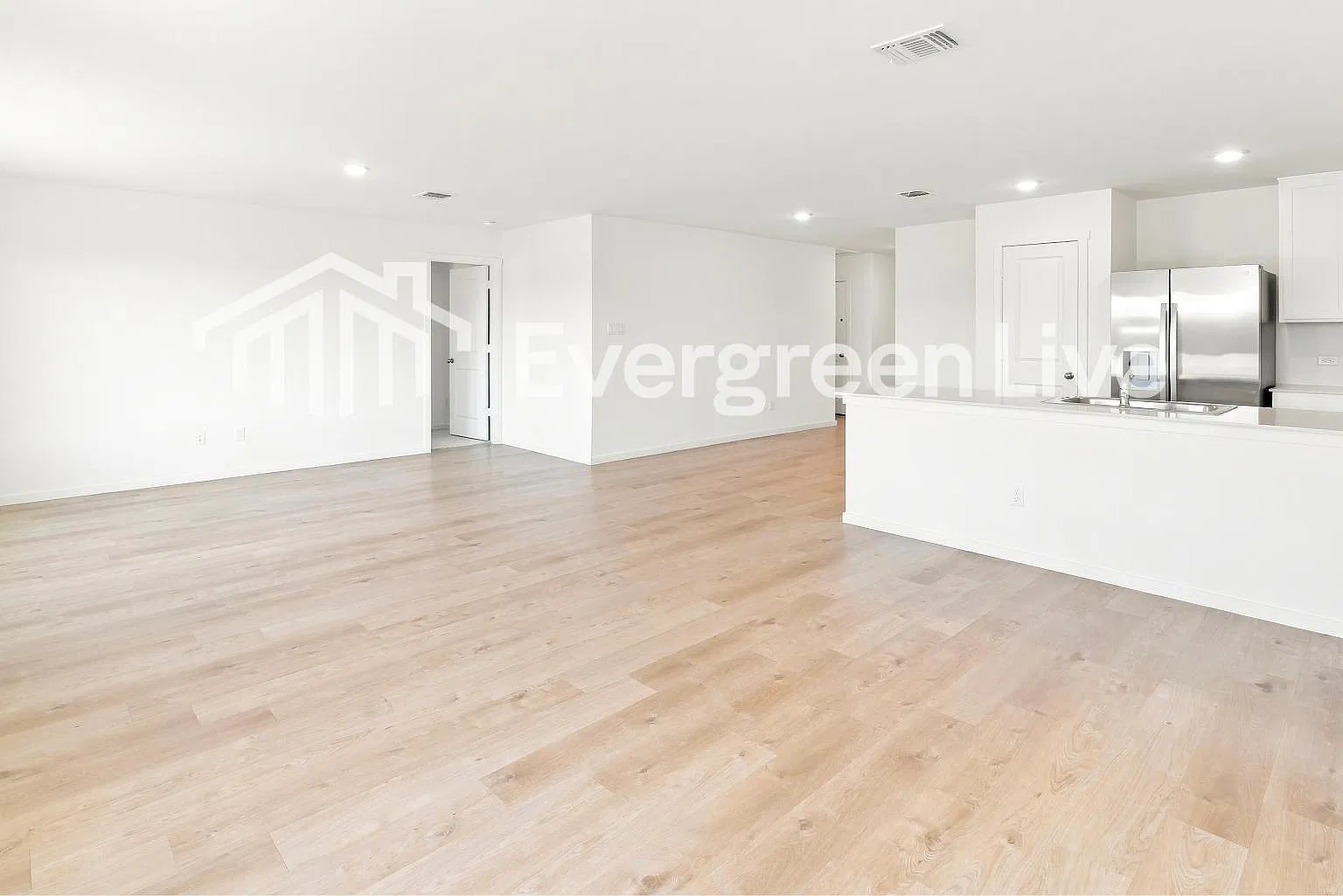 4 bed, 2.0 bath, 1732 sqft, $1,565 — Photo 3