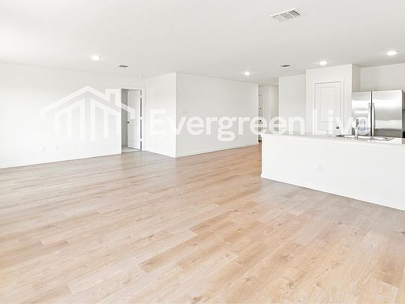3rd image of 1905 Chestnut Oak Dr