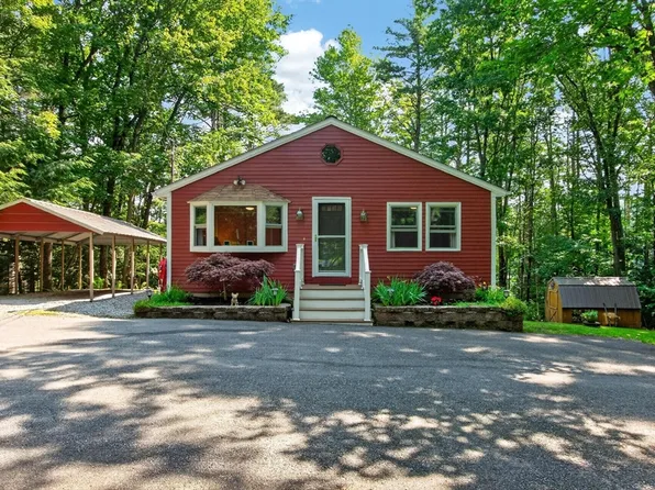 20 Iroquois Ave, Hubbardston, MA 01452