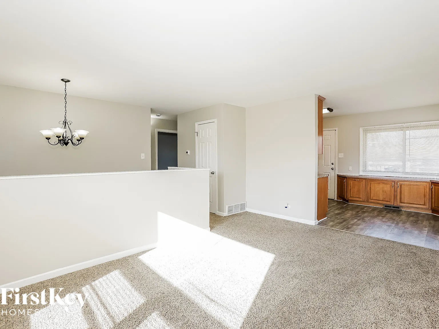 3 bed, 2.0 bath, 1500 sqft, $3,055 — Photo 2