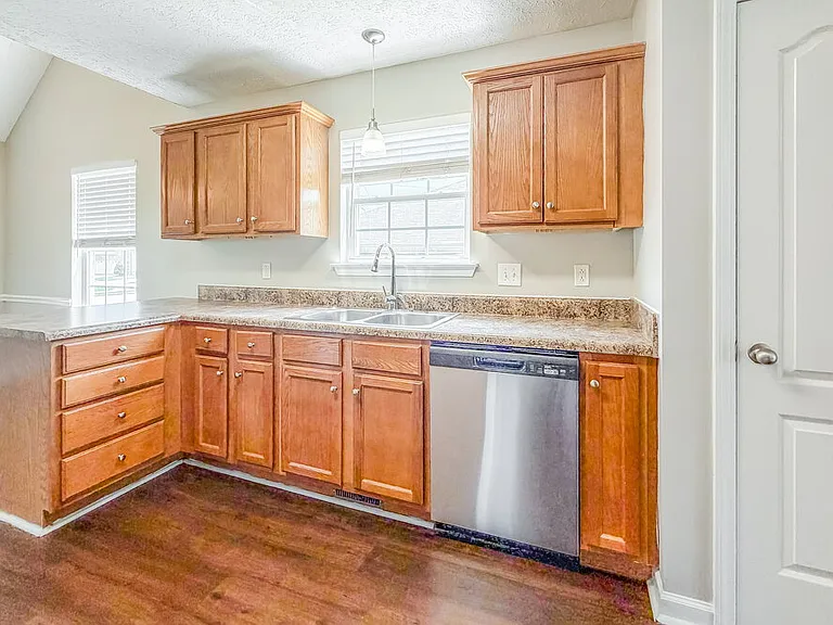 2816 Windcrest Trl — Photo 9