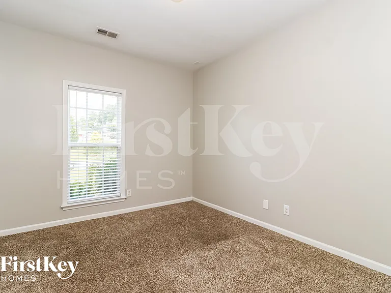 103 Tilton Dr — Photo 10