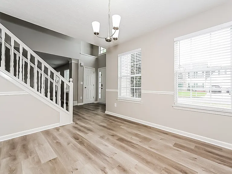 290 Hazelhurst Dr — Photo 6