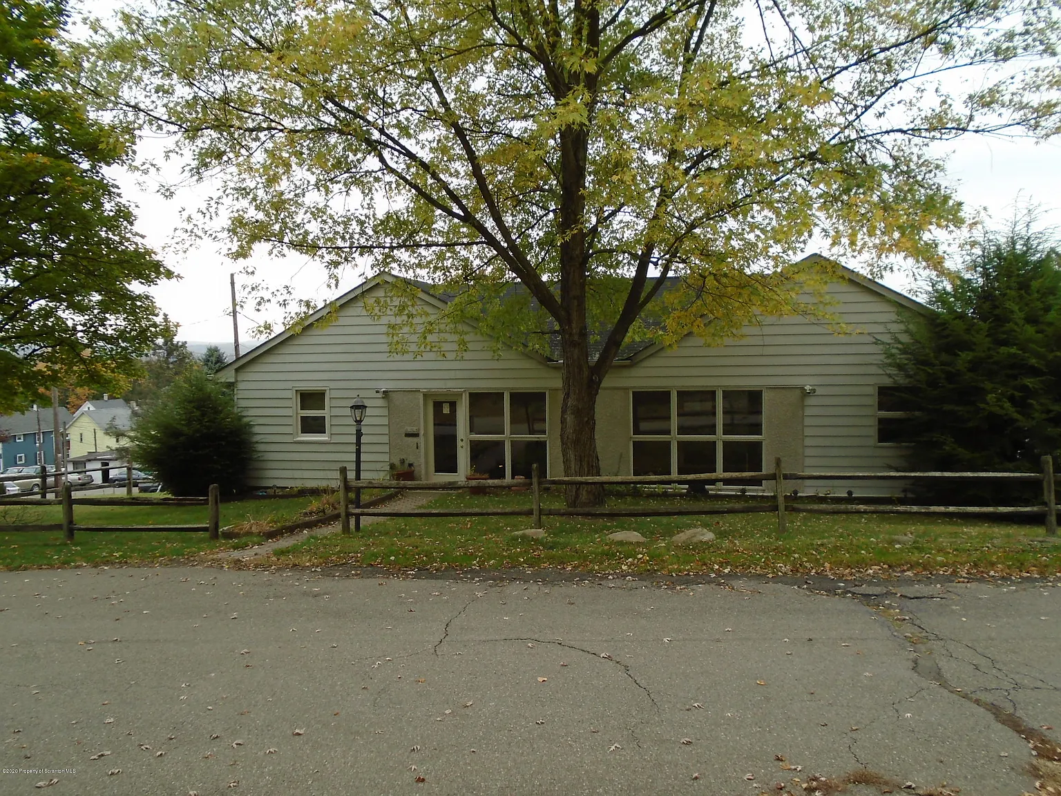 301 Lemon St photo 1