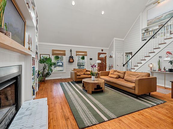 3rd image of 1198 Ambling Way