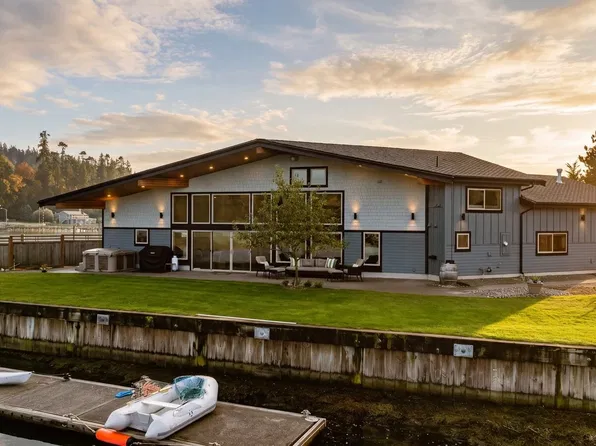 8051 Sandy Hook Drive, Clinton, WA 98236