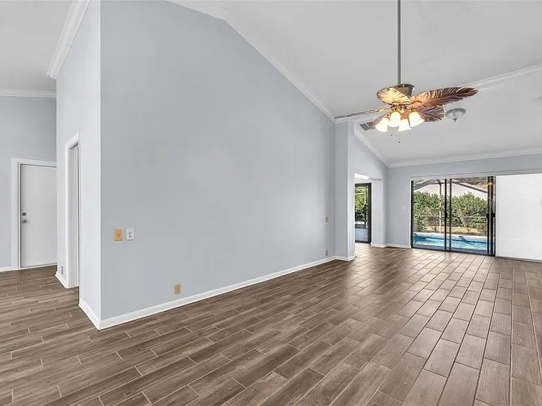 1702 Horseshoe Dr — Photo 3