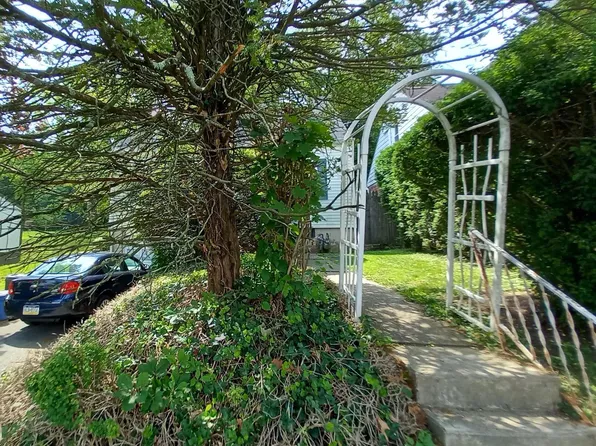 1230 Moravia St, Fountain Hill, PA 18015