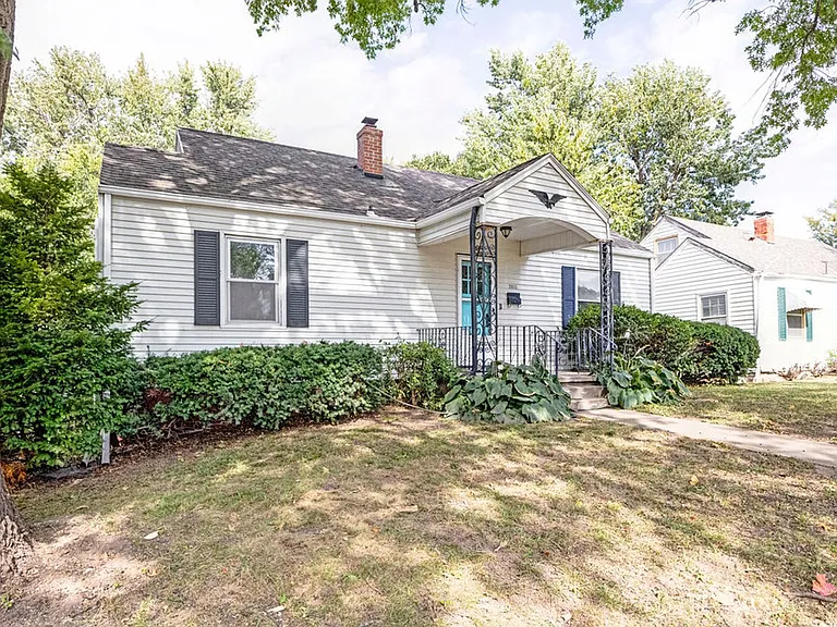 2815 Francis St — Photo 3