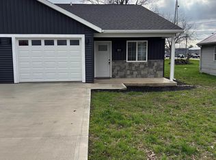 922 N 11th St, Decatur, IN 46733