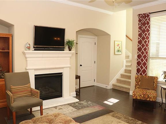 3rd image of 2447 Sunderland Ln