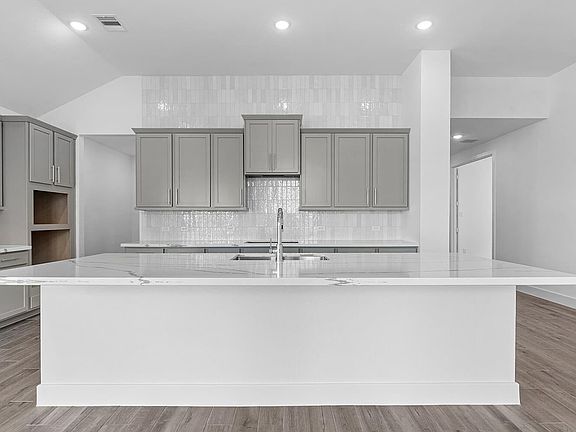 4th image of 7211 Bayberry Crescent Ln