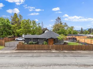 1027 SE M St, Grants Pass, OR 97526