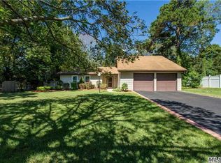 4 Harford Dr, Coram, NY