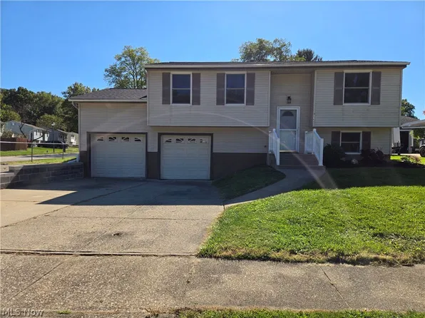 1025 Sunnywood Ln, Ravenna, OH 44266