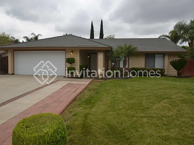 1851 Rosedale Ave — Photo 1