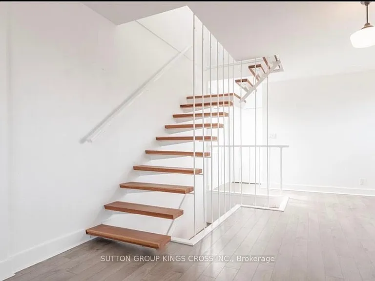179 John St S #UPPER — Photo 17