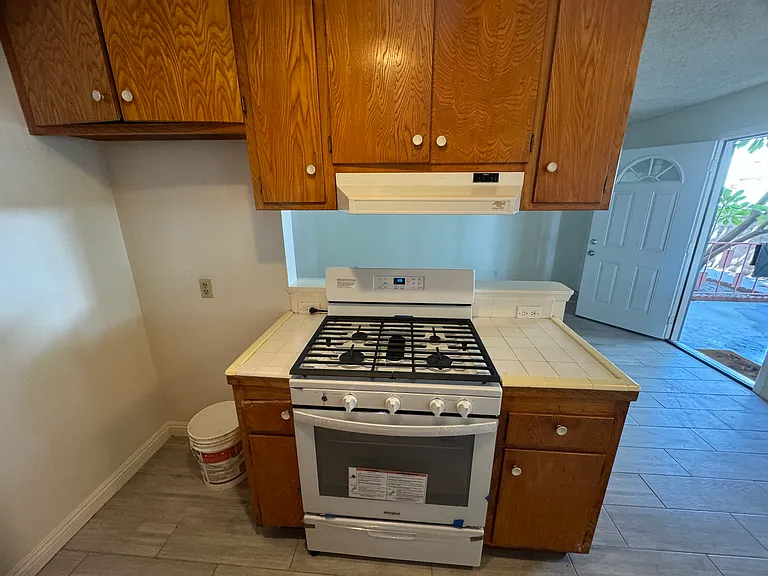 921 E Las Tunas Dr — Photo 25