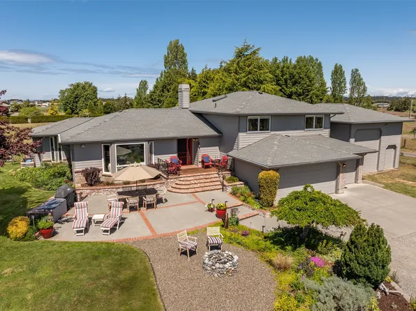 51 Rainbows End Lane, Sequim, WA 98382