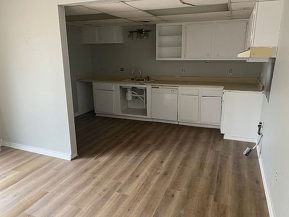 3rd image of 104 SE 12th St