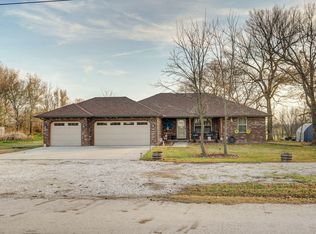 422 Spring Creek Road, Clever, MO 65631