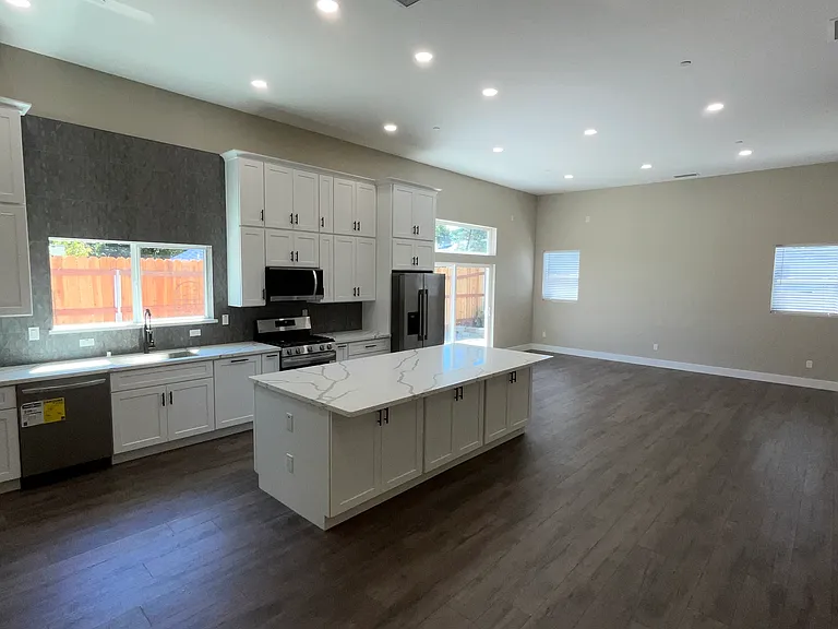 6724 Walnut Ave — Photo 9