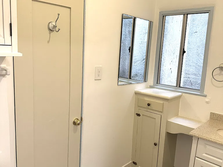 6138 1/2 Saturn St — Photo 15