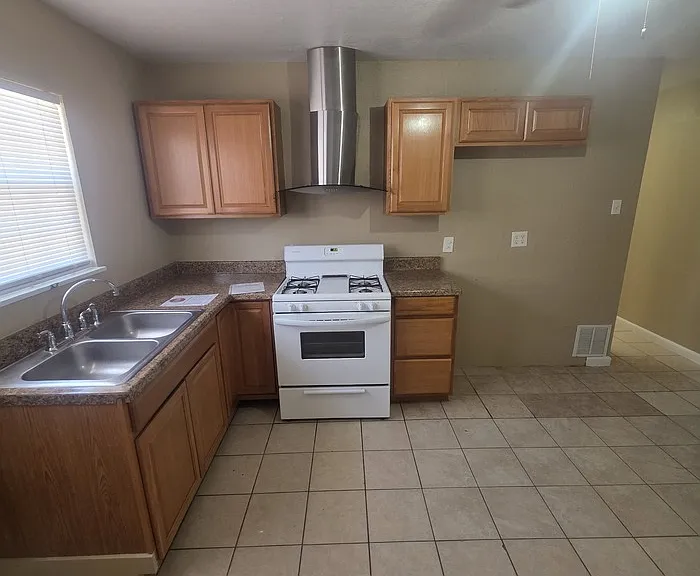 711 Ruby Dr — Photo 6