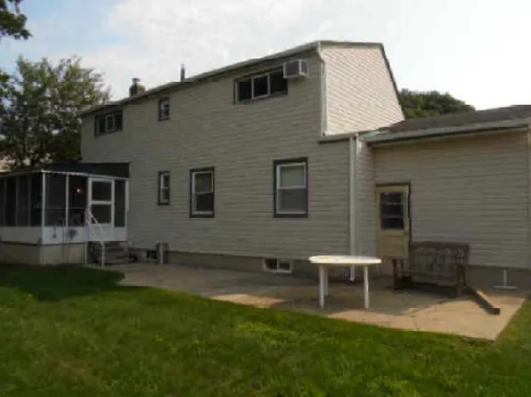 28 Linwood Pl, Massapequa Park, NY 11762