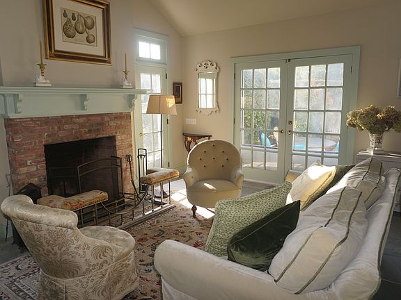 4th image of 50 Miller Ln E