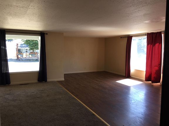 4th image of 605 N Cle Elum St