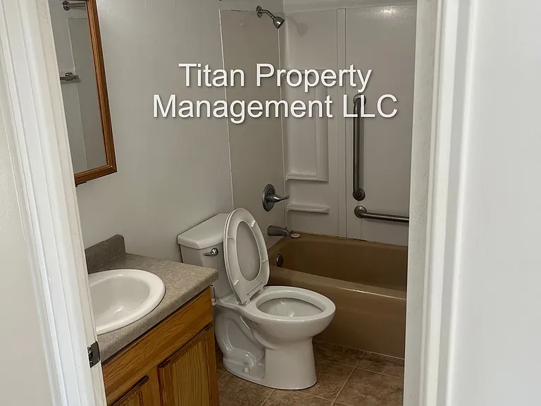 259 Percy Ave #7 — Photo 6