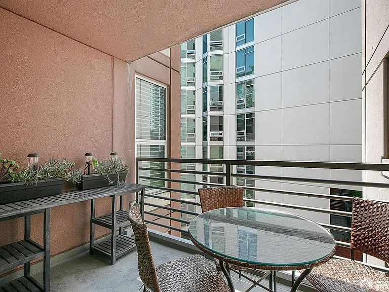 400 Beale St #1008L — Photo 4