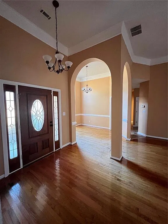4 bed, 2.0 bath, 2100 sqft, $2,300 — Photo 3