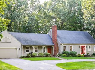 25 Hilltop Rd, Longmeadow, MA 01106