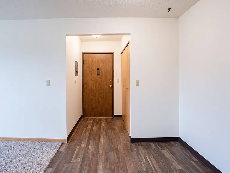 West Fargo, ND Saddlebrook Apartments | 21B | Entry
