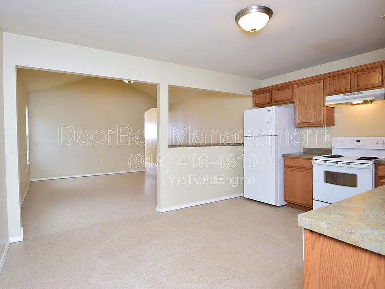 6025 S Madison Pl — Photo 2